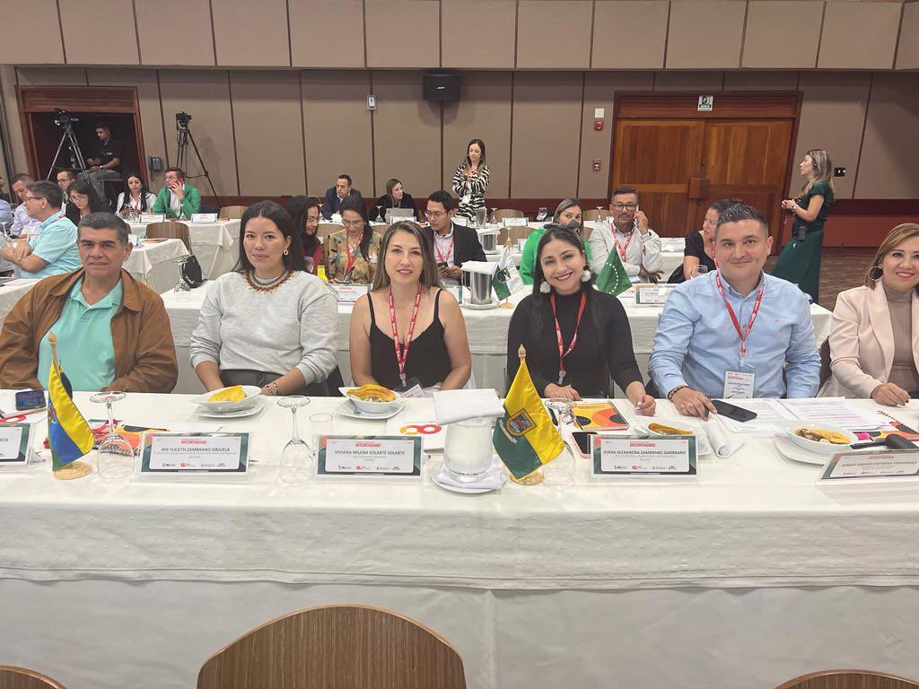 gobnarino's tweet image. Nuevamente nuestra Secretaría de Hacienda y nuestra Subsecretaría de Rentas recibieron por parte de @FNDCol y su Programa Anticontrabando el reconocimiento como uno de 12 mejores departamentos de #Colombia en la ceremonia especial de los premios ORCA.
#TodosContraElContrabando