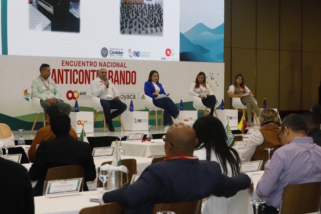 gobnarino's tweet image. Nuevamente nuestra Secretaría de Hacienda y nuestra Subsecretaría de Rentas recibieron por parte de @FNDCol y su Programa Anticontrabando el reconocimiento como uno de 12 mejores departamentos de #Colombia en la ceremonia especial de los premios ORCA.
#TodosContraElContrabando