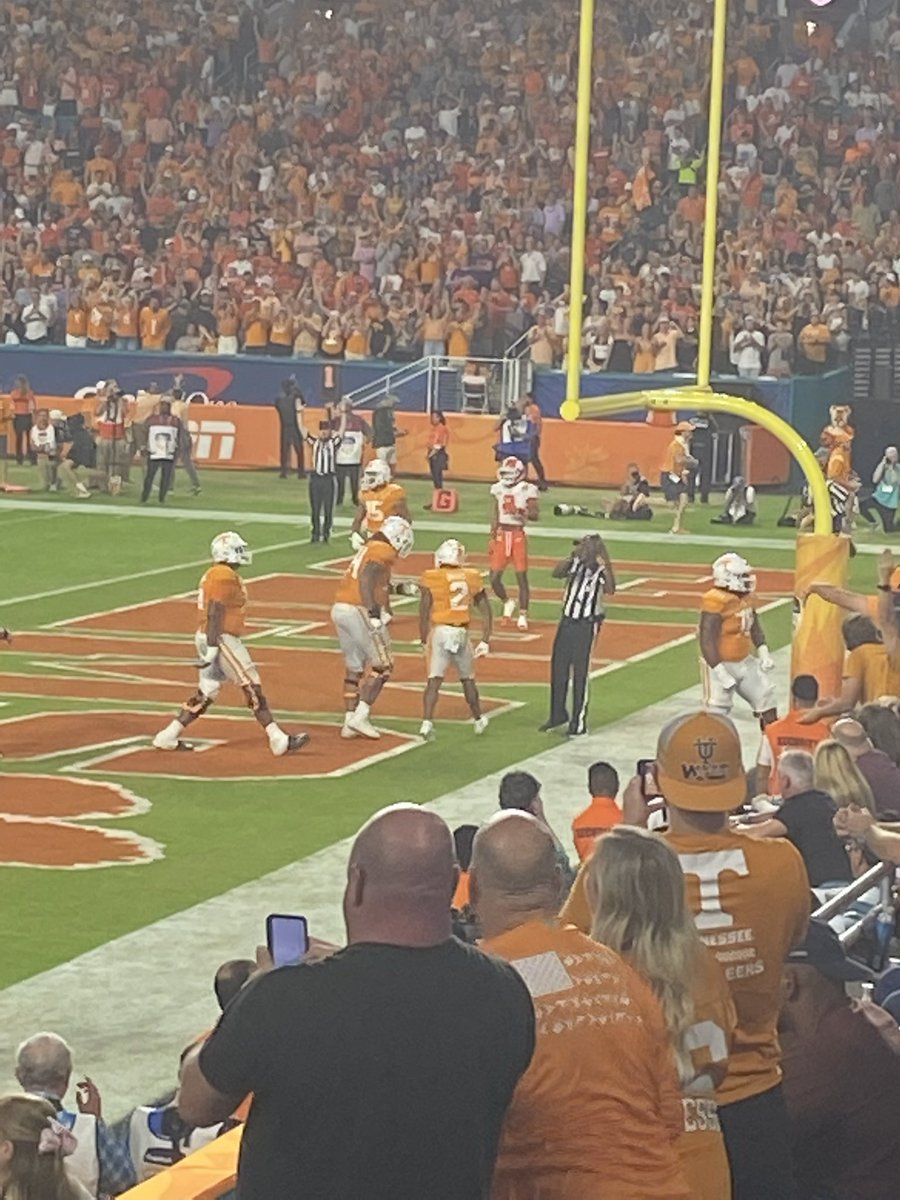BryanQueen1985's tweet photo. @BenzWarren76 TENNESSEE!!! #VFL https://t.co/HDNgC9tMv9