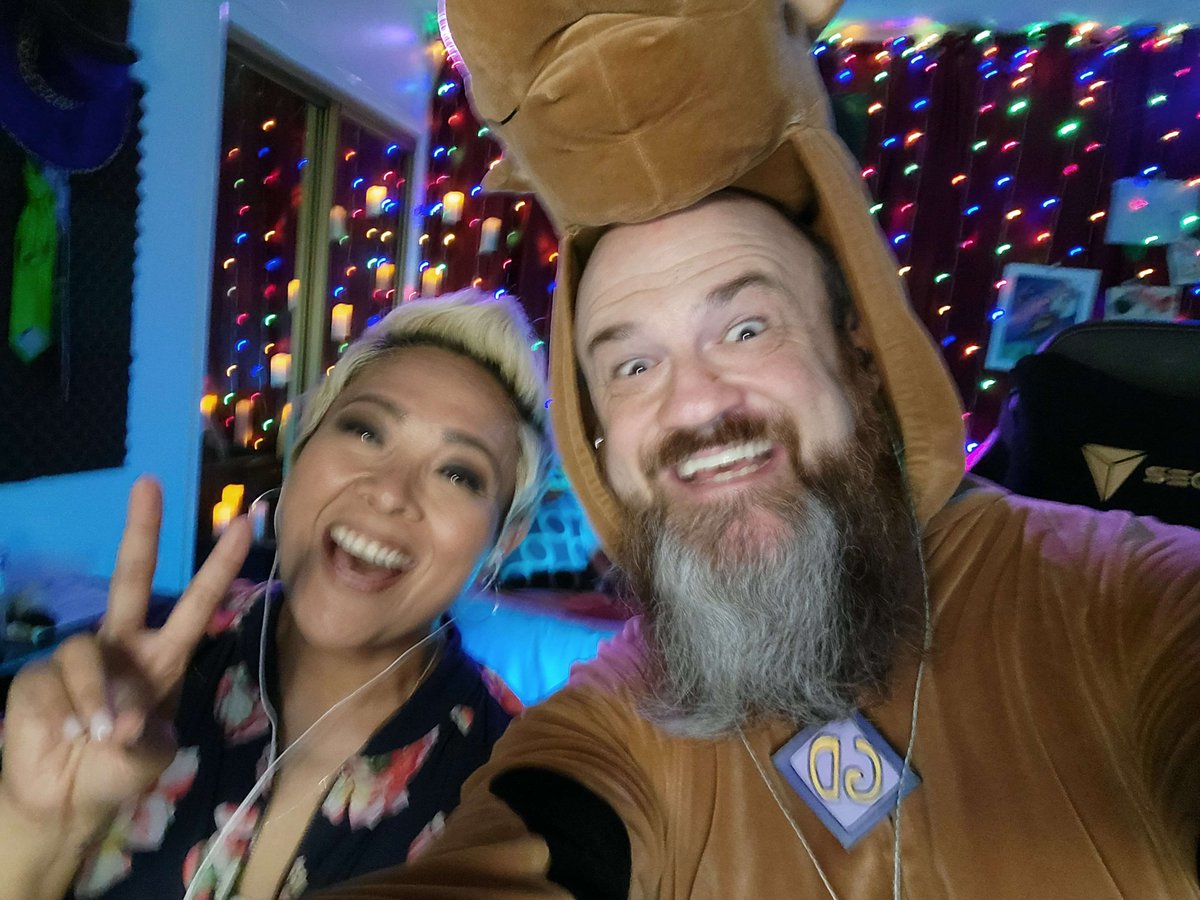 GLOOPDAWG IS LIVE NOW WITH THIS BEAUTIFUL LADY! <a href="/g33kygirlgaming/">G33kyGirl</a>  twitch.tv/gloopdawg ♥️♥️♥️