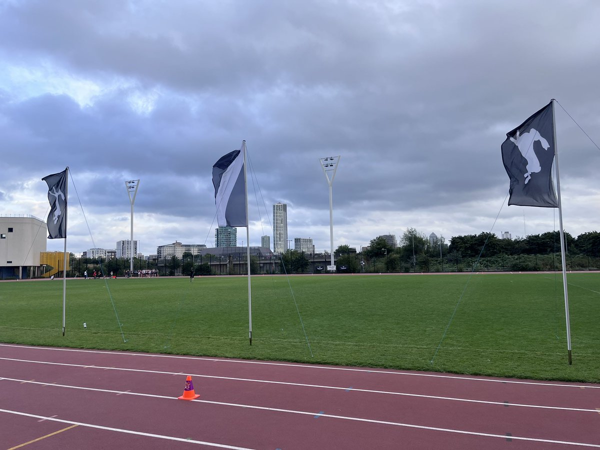 AshleyBurton_13's tweet photo. What a night of 🏃🏾‍♂️#Tracksmith ‘Twlight’ 5000 meters. A different purpose for the 🏠 track, 1st 5K race on the track 12 laps with the aim of running 25:00 had a pacer for 3K, clocked 24:56. Just outside my PB. Highlight cheering familiar faces from T&amp;C + 🐇 #ukrunchat #runchat 🔥 https://t.co/XMoFj7WJc7