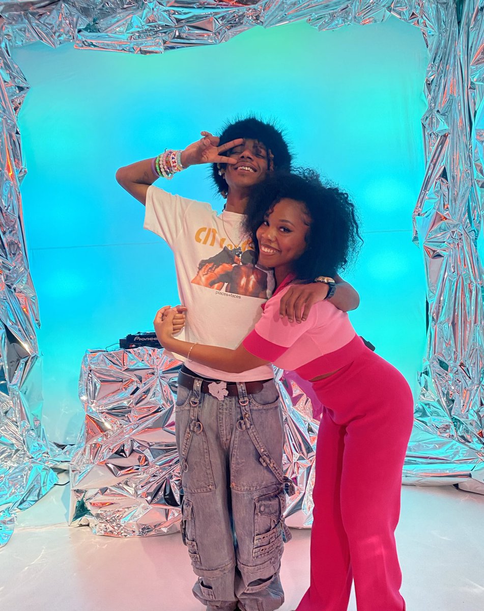 jazminekind's tweet photo. A very special live performance and conversation with the incredible @midwxst next on @3point5live #HeardItFirst ! 🩷🙏🏽 https://t.co/FNix75nC8w https://t.co/z05kql3rE4