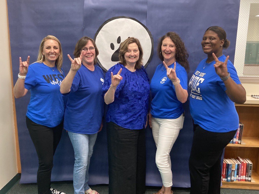mrschapmanedu's tweet image. The West Side is the best side! Best admin team ever! Go Wolves 🐺 💙 @Plano_Schools @JasperWolves #planolearns #levelupplanoisd #levelup