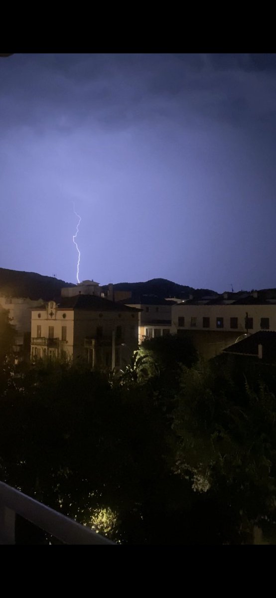 VictorCast19's tweet photo. @eltempsTV3 @TomasMolinaB @gemmapuigf @btveltemps st Pere de Ribes (Víctor Castillo) https://t.co/cFdL53kvoO