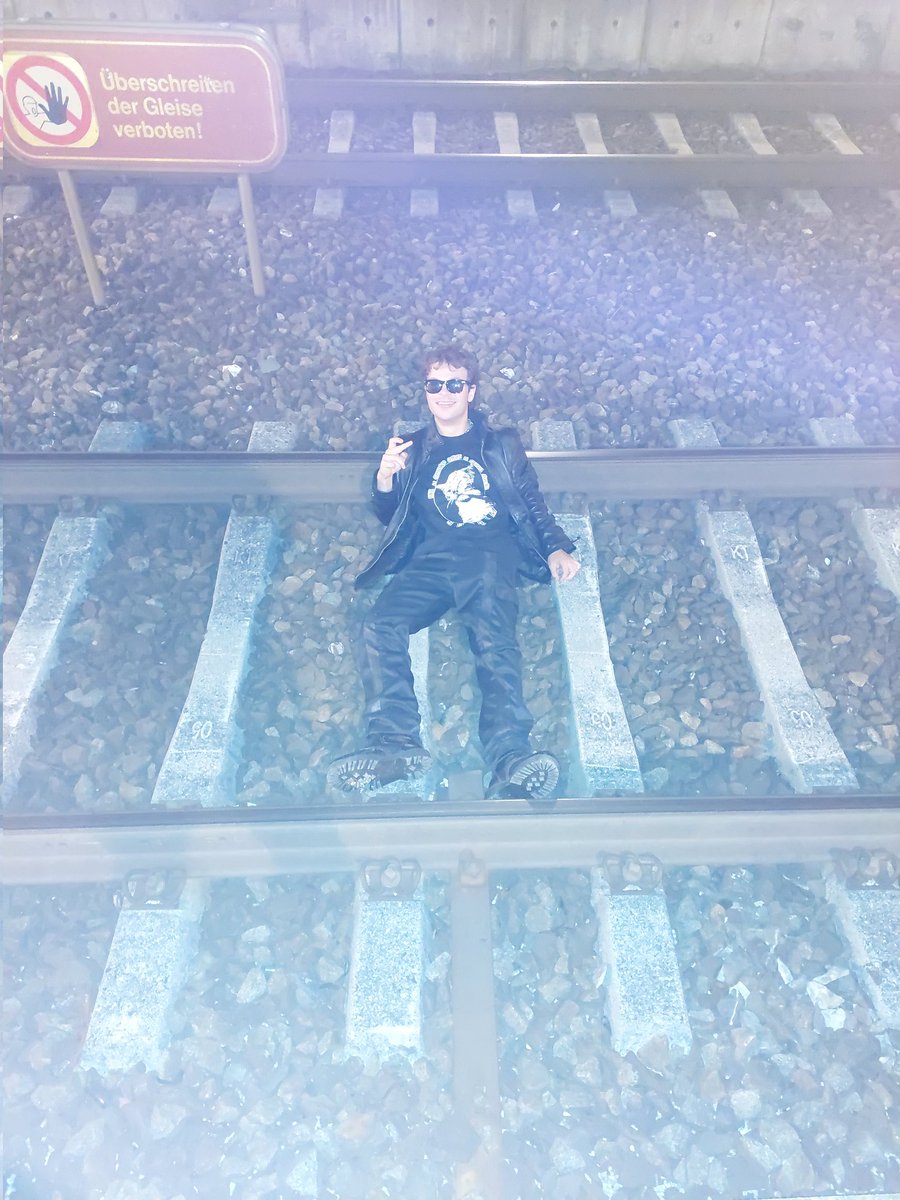 brunzer_420's tweet photo. Ich wenn keine chemie mehr https://t.co/GkMGTTWEx2