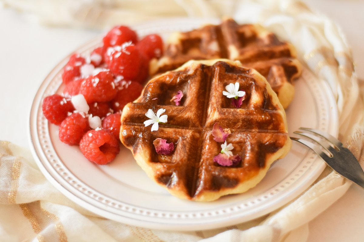 Here's an idea for a Sunday treat. Whip up these thick, sweet Belgian waffles! They're made with our Belgian pearl sugar, which caramelizes beautifully as the waffle cooks, giving it a crisp, deliciously browned exterior. Get the recipe here: anthonysgoods.com/blogs/recipes/…