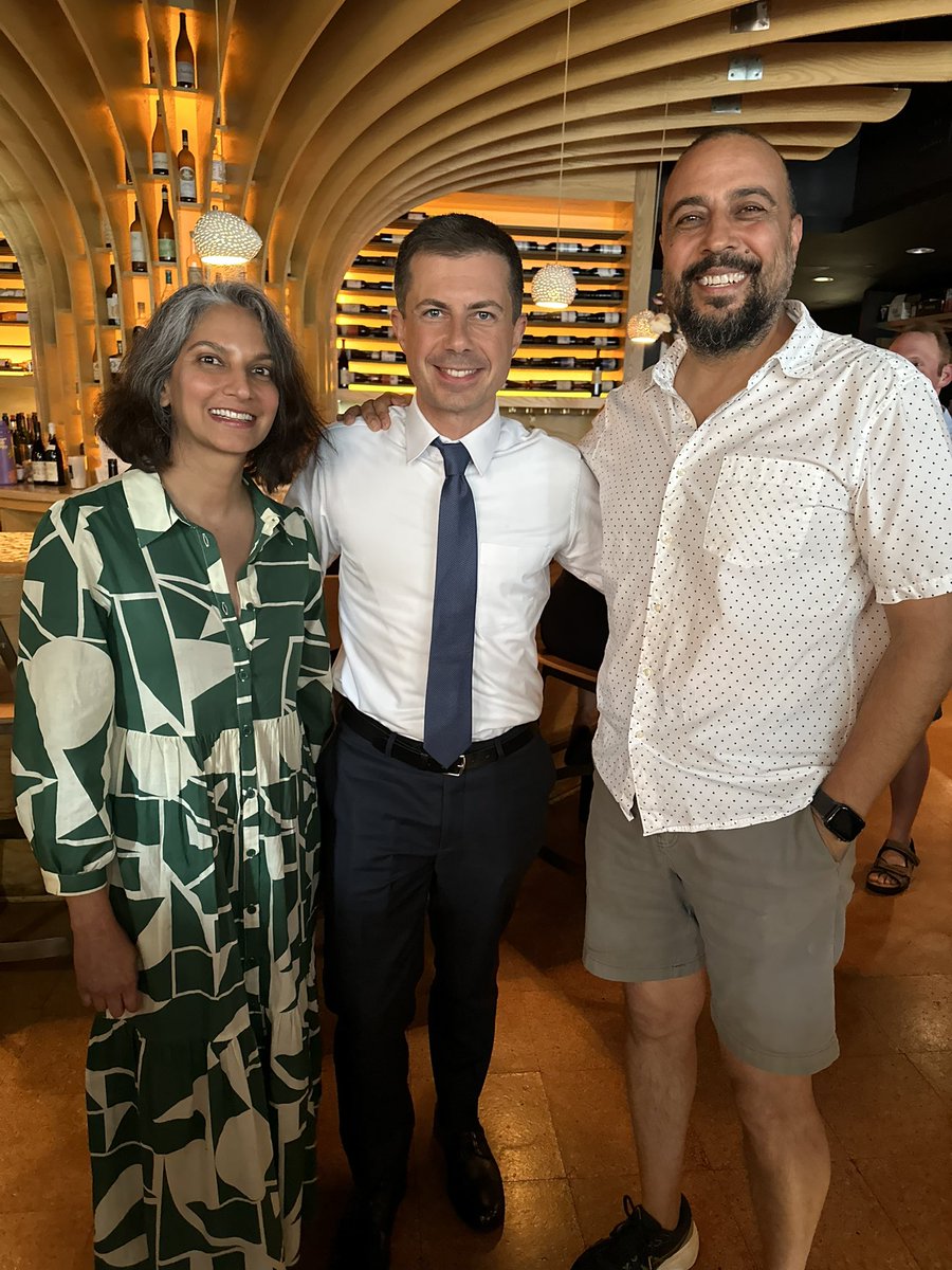 Nice little surprise tonight <a href="/PeteButtigieg/">Pete Buttigieg</a> !