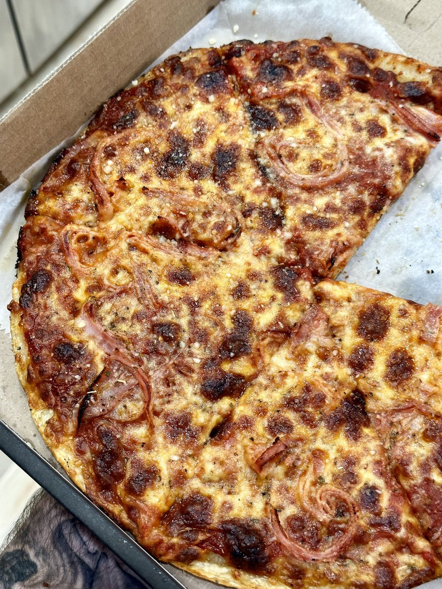 Thin crust > Thick crust