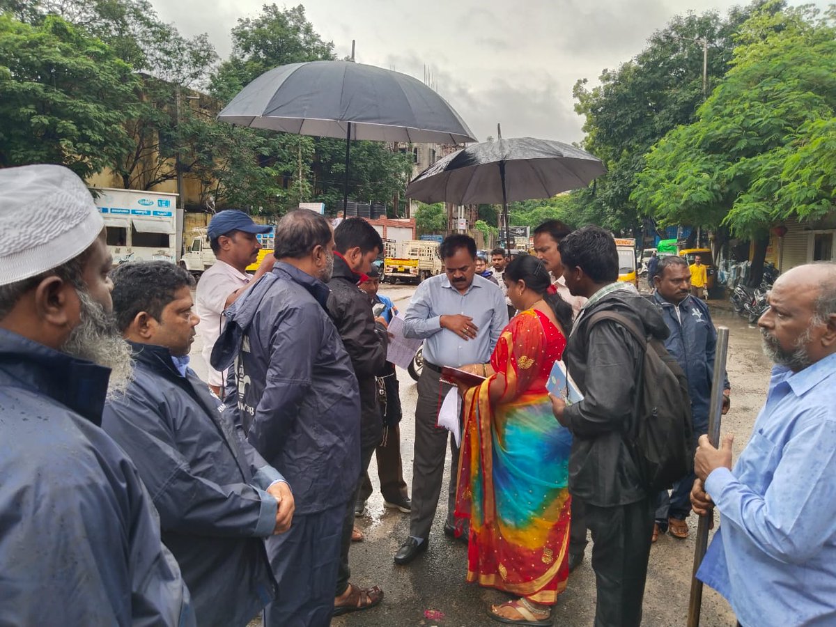 hmwssbdgmsguda's tweet photo. @HMWSSBOnline @MDHMWSSB @KTRBRS Inspection by MD sir along with ENC/ Dop1 Sir, Cgm2 sir, GM4, Dgm 3, Managers Rhhl,Rhll in the areas Bazarghat, Nilofer area , Nampally hospital road under O&amp;M Div.IV https://t.co/nRrW8Lmr64