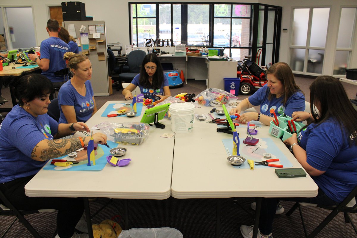 replayforkids's tweet image. We&apos;re thrilled to be working with @NestleUSA today adapting toys at our Creative Space! Follow #NestleinTheNeighborhood and #NestleCares for updates!