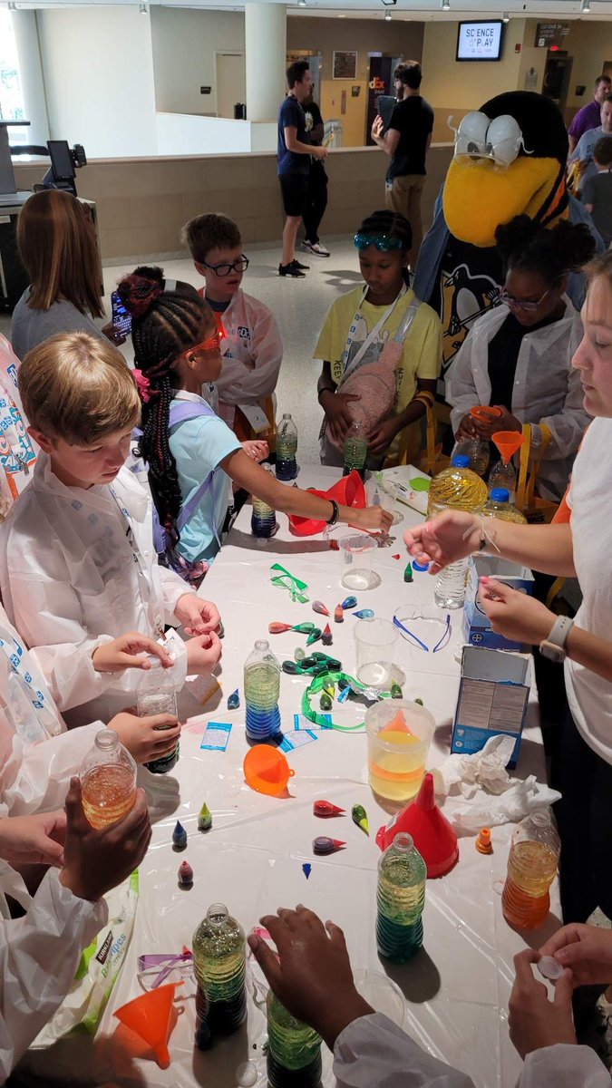 johnskabardonis's tweet photo. the most effective way to teach young minds is through play > our @Covestro volunteers teamed up with employees from @PPG and the @CarnegieSciCtr for the annual #ScienceAtPlay event, teaching basic #STEM principles, like crafting a lava lamp, to budding #scientists https://t.co/dSLcmnfk1F