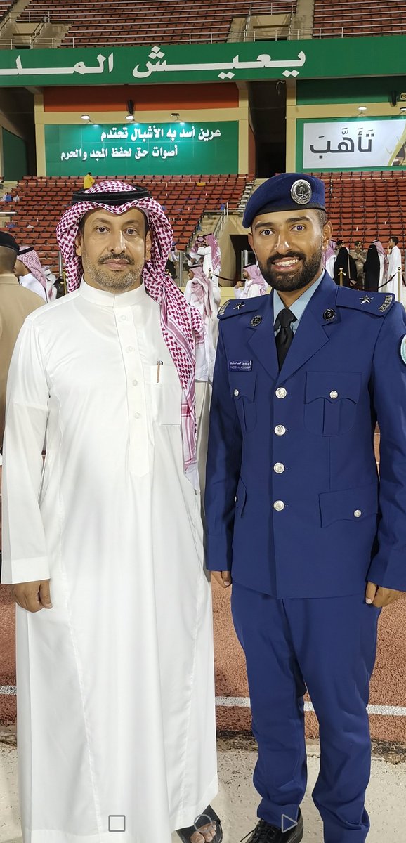 الحمد لله الذي بنعمته تتم الصالحات ،،
بفضل الله تخرج ابني ( يزيد ) من كلية الملك فيصل الجوية (الضباط الجامعيين ) برتبة ملازم نسأل الله له العون والتوفيق والسداد في خدمة دينه ثم مليكه ووطنه