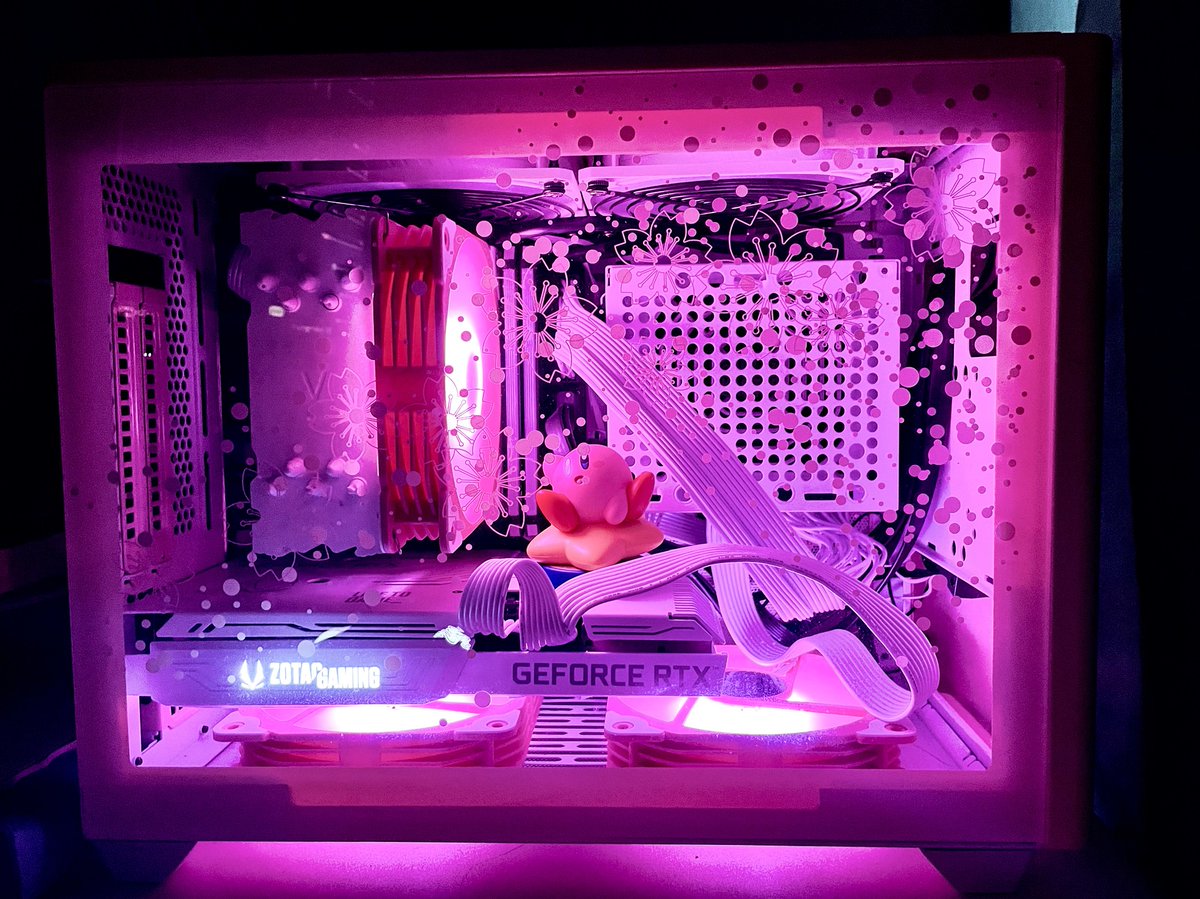 ZOTACLATAM's tweet image. Kirby se siente como en casa dentro de esta PC rosa con flores de cerezo 🌸   

📷 reddit: u/chill_willy  

#RTX3060 #RTX30 #PINKPC #PINK  #Kirby #PcGaming #Gamer #Gaming #Hardware #PC #RGB  #LATAM #PcGamer #RTX #GPU #Setup #ZotacGaming