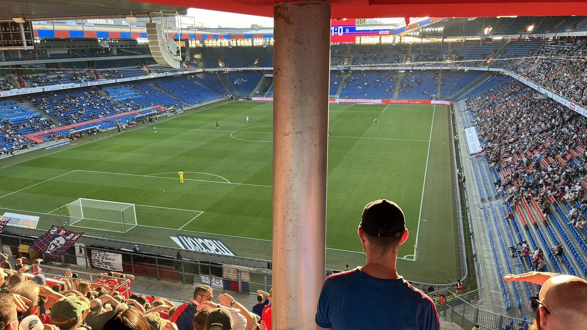 DerZensor's tweet photo. Einfach schön wieder hier zu sein. #rotblaulive #fcbtob https://t.co/62gW6jb3D0