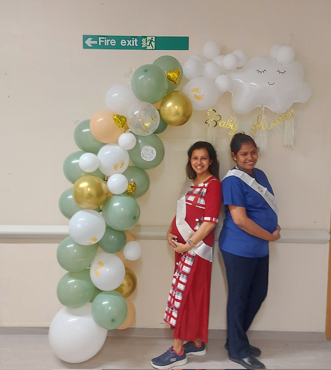 J3J4_SRIDU_MFT's tweet photo. SRIDU wishes all the very best to Staff Nurse Timy & Nursing Assistant Sree as our #IDFamily celebrated their baby shower! 🎊🎉🎈🎉🎊 @kirstie_weeks @MrsHMR83 https://t.co/1mRzlquaIe