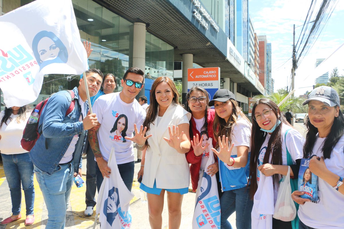 LedyZunigaRC's tweet image. Voto a voto, vamos juntos y juntas
 a recuperar la Patria 🇪🇨💪🏻
#LuisaPresidenta #ElPoderRegresaAlPueblo 
#QuitoCentroNorte