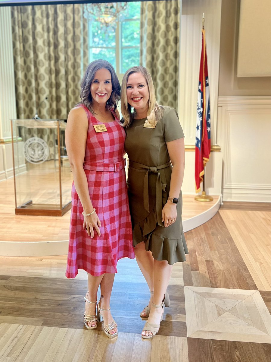 JessicaSaum's tweet photo. It was a beautiful morning celebrating the regional finalists for the 2024 #Arkansas Teacher of the Year at the Governor’s Mansion in Little Rock! Thank you to @ArkansasEd and @SarahHuckabee for hosting this lovely event and celebrating these amazing educators. #ATOY #Teacher https://t.co/kCUCD4Xv5H