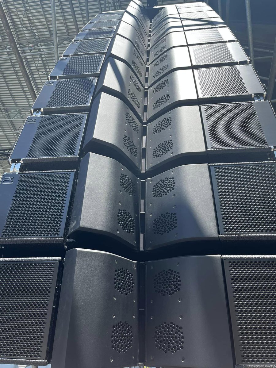PKsound's tweet photo. First #TrinityBlack deployment in Spain for Festival Internacional de Música de Cambrils thanks to our new #PKAlliance partners (announcement soon).
PK's robotic multi-axis coverage control easily adapts to the deep-but-narrow site for maximum impact & minimal spillage. https://t.co/qpOl055iAf