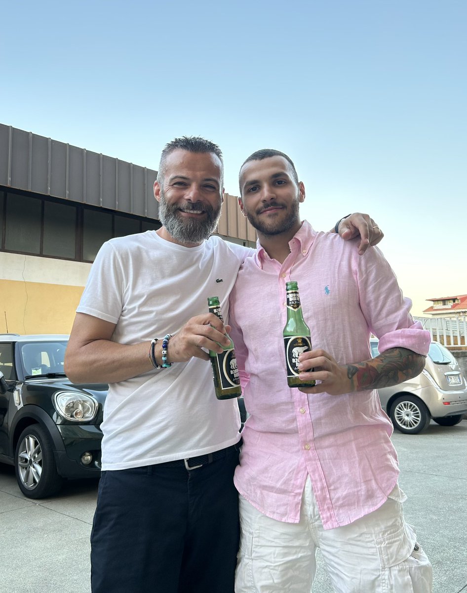 bartdark's tweet photo. Non proverò mai cosa vuol dire invecchiare perché la compagnia di un nipote mi terrà giovane per sempre. @diegoalessi_ #LameziaTwitter https://t.co/M43vaRliOJ