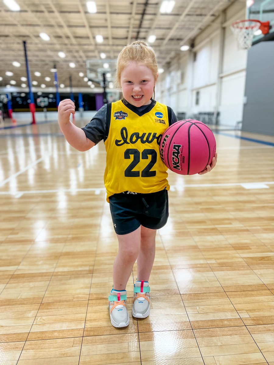 SamShaw1006's tweet photo. My girl repping @CaitlinClark22 this week at her camp in KC! 🖤💛🏀 https://t.co/f0NdVbGF2Z