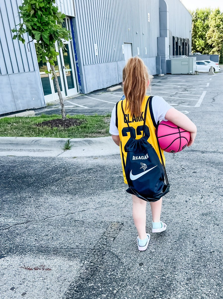 SamShaw1006's tweet photo. My girl repping @CaitlinClark22 this week at her camp in KC! 🖤💛🏀 https://t.co/f0NdVbGF2Z