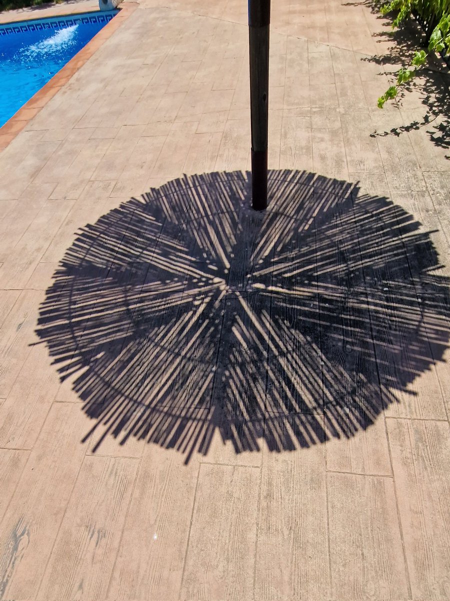 serolf's tweet image. OMG!

Na de jarenlange onverklaarbare golf van gesignaleerde #graancirkels in de #USA, wordt nu #Spanje🇪🇸 geteisterd door de misterieuze #sombrillahysteria.