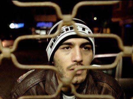 Şu şekil maç izliyorum. Bugünün bir an önce bitmesi dileğiyle..