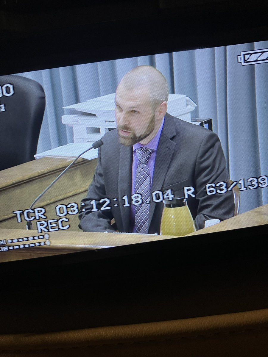 BritSchmidtNews's tweet photo. The defense rests their case, state calls first witness— forensic psychologist with the Wisconsin Forensic Unit Matthew Seipel. He has evaluated Schabusiness twice. https://t.co/THbNg8nHe8
