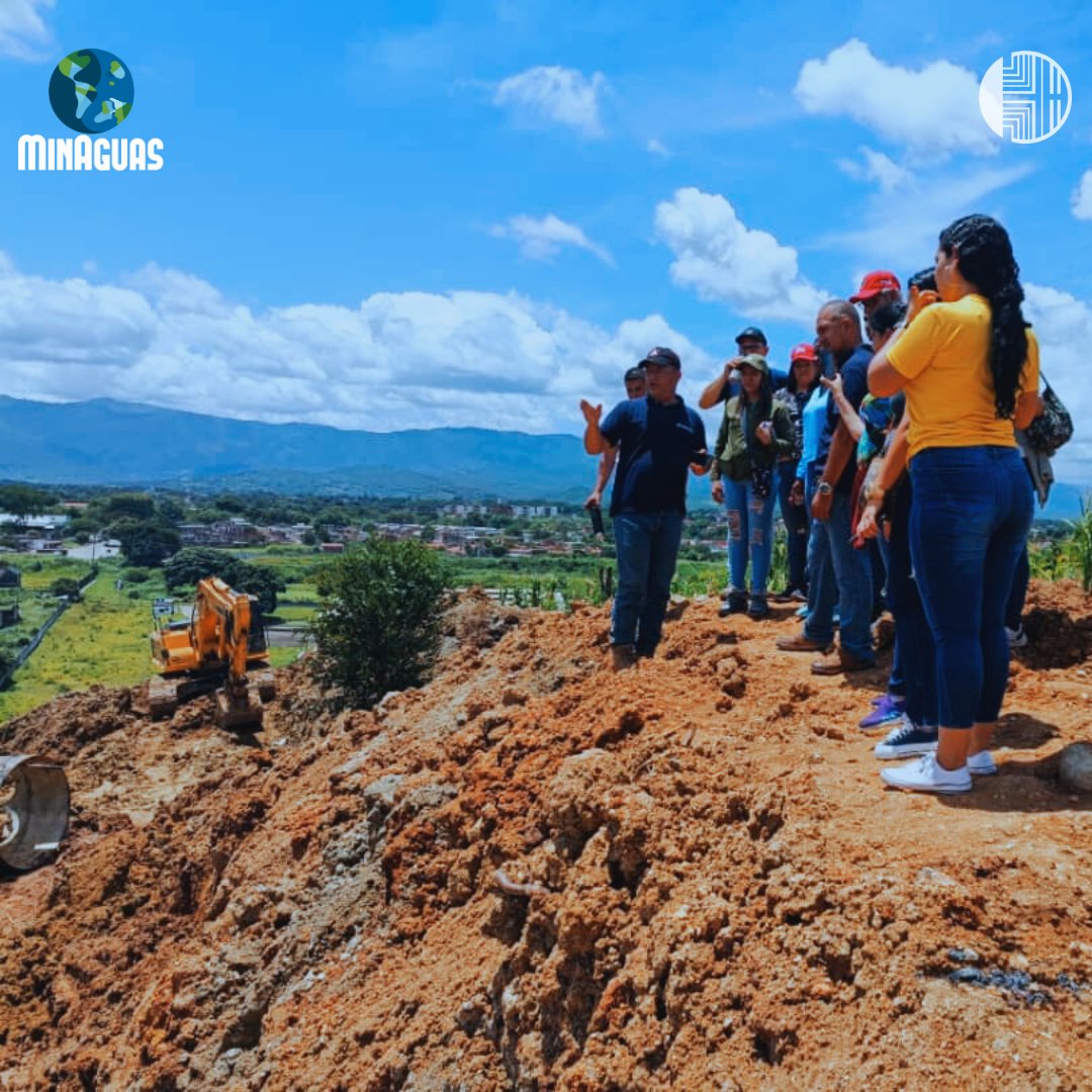 hidroven_ve's tweet photo. #EsNoticia Voceros del poder popular fueron garantes de los trabajos que realiza Hidrocapital en la tubería de 72" del Sistema Tuy IIen el sector Las Carolinas, Carretera La Raiza, municipio Independencia del estado Miranda @NicolasMaduro @RMarcoTorres @harolclemente https://t.co/H5QAGMBNpJ