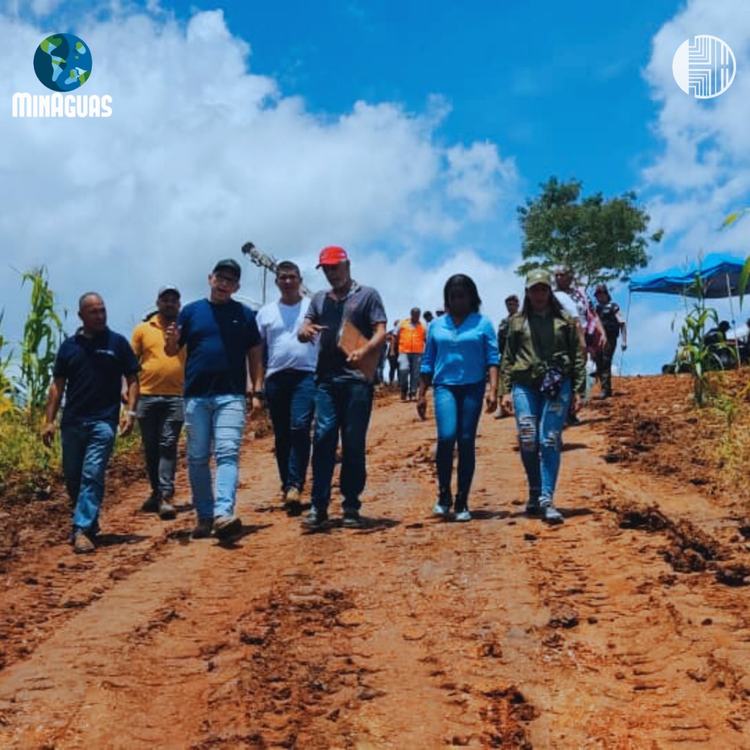 hidroven_ve's tweet photo. #EsNoticia Voceros del poder popular fueron garantes de los trabajos que realiza Hidrocapital en la tubería de 72" del Sistema Tuy IIen el sector Las Carolinas, Carretera La Raiza, municipio Independencia del estado Miranda @NicolasMaduro @RMarcoTorres @harolclemente https://t.co/H5QAGMBNpJ