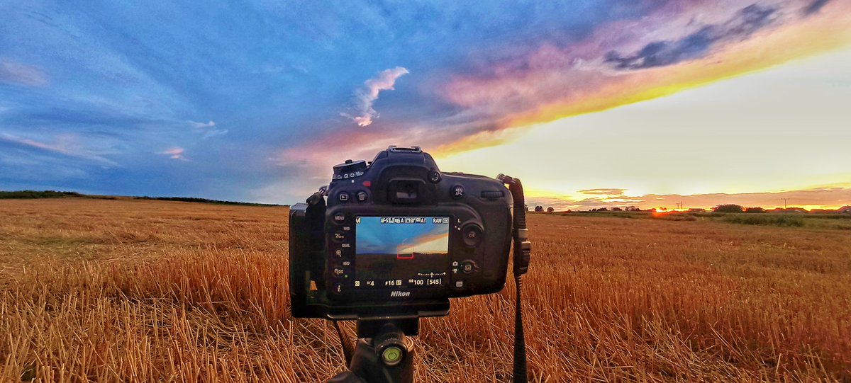 SimunicMatija's tweet photo. End of July summer storms season. #sunset #nikon #dramaticweather #StormHour https://t.co/ZjOeQWoi0F