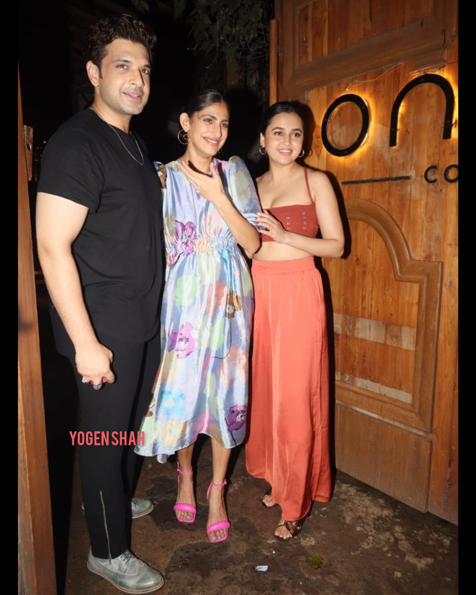 yogenshahyogen's tweet photo. At her birthday celebration Kubrra Sait with Karan Kundra and Tejaswwi Prakash by her side. 

#yogenshah https://t.co/Bcy6nsA9F3