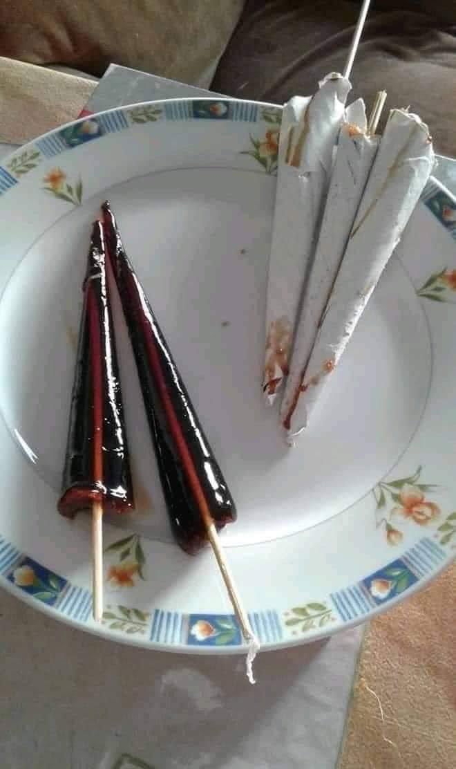 Prom_Ivoire's tweet photo. Quel est le nom de ce bonbon ? 😂😂😂😂 https://t.co/yPzXEZOdPh
