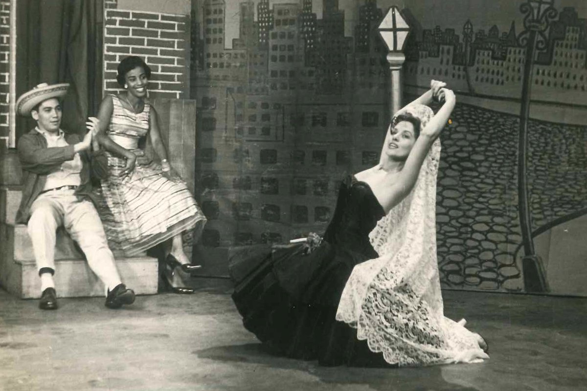 PlenoInfoSV's tweet photo. #Cultura || La maestra y precursora de la danza clásica en el país, Alcira Alonso, falleció a los 96 años, informó la Fundación Ballet de El Salvador, de la cual era directora. https://t.co/ilg0u40ZcK