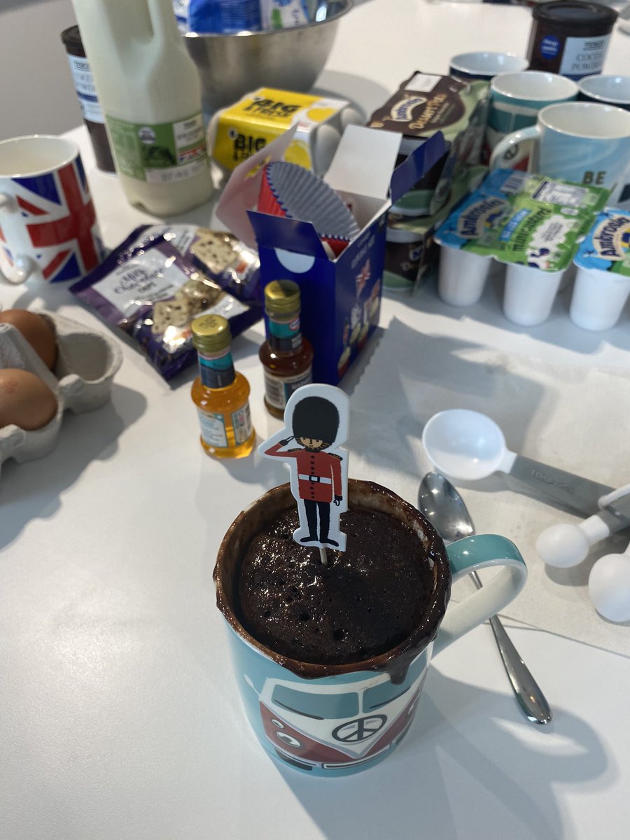 Pud in a mug 🩷lovely afternoon baking <a href="/TheChristieNHS/">The Christie NHS</a> proton beam with TYA’s <a href="/TeenageCancer/">Teenage Cancer Trust</a> #chocolatepudding #mintchocolatecustard 👌