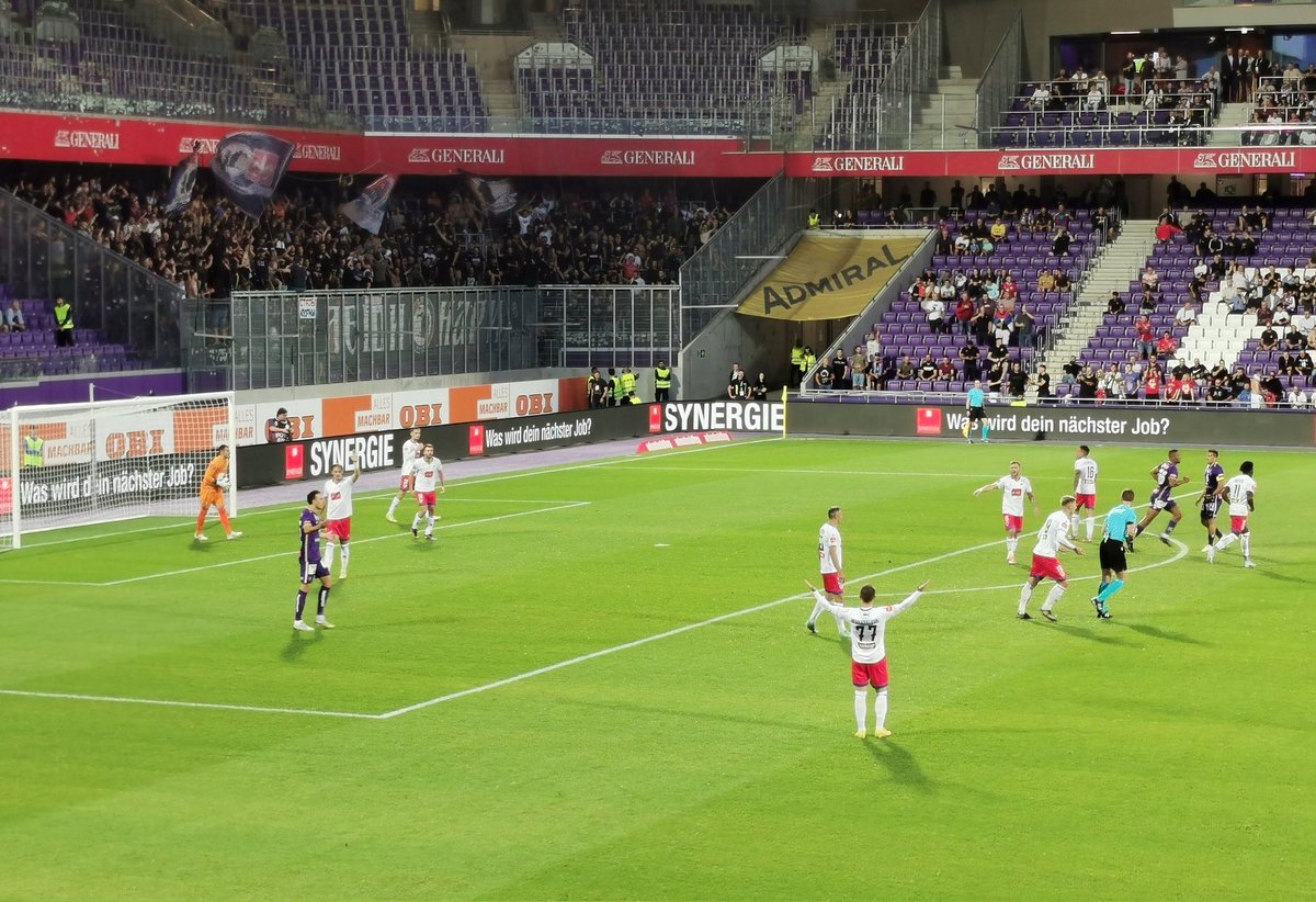 OtherBundesliga's tweet photo. Goal Austria?! No!
#Tabakovic does well to convert after a quick free kick but the linesman called it just right. Offside.
🟣0-0⚪ (8')
#FAKFKB #UECL https://t.co/j5jOvghLoC