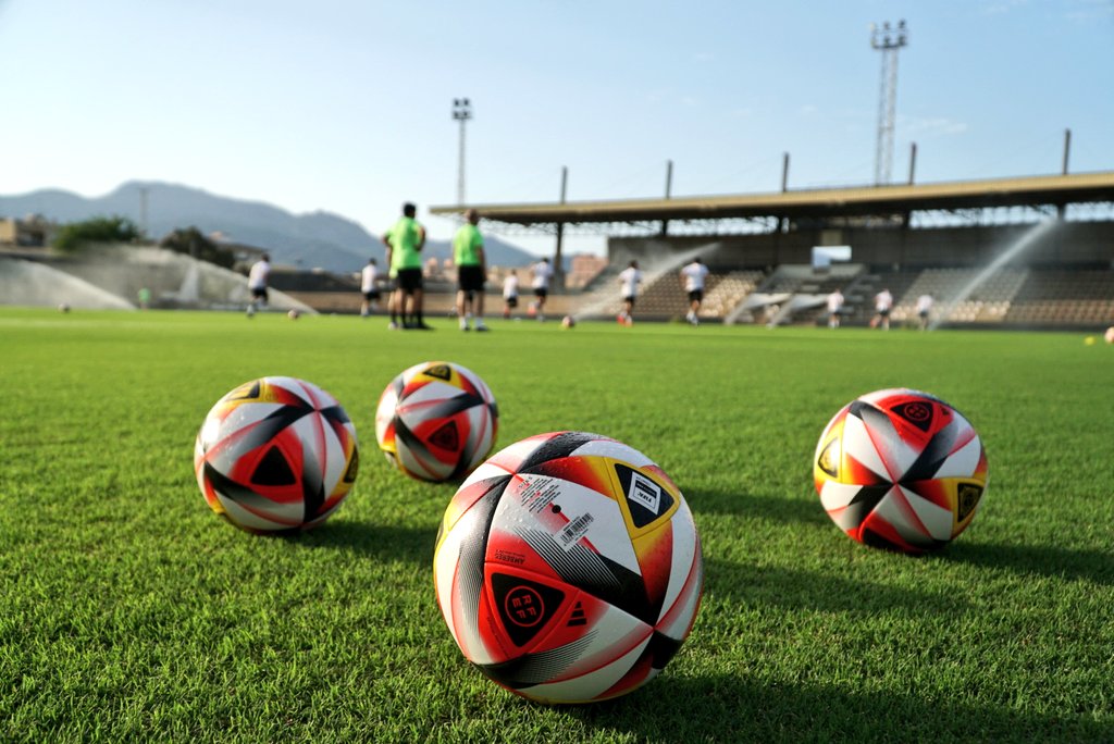 🔛 Comença la temporada 2023/2024 pel Tercera RFEF!

⚽🏟️🌱 L'escenari per tornar a començar és immillorable 😍😍

PD: Tranquils que l'Announce arribarà avui vespre. Pensam que vos pot fer il·lusió. Tal vegada vos sona el seu nom🤔