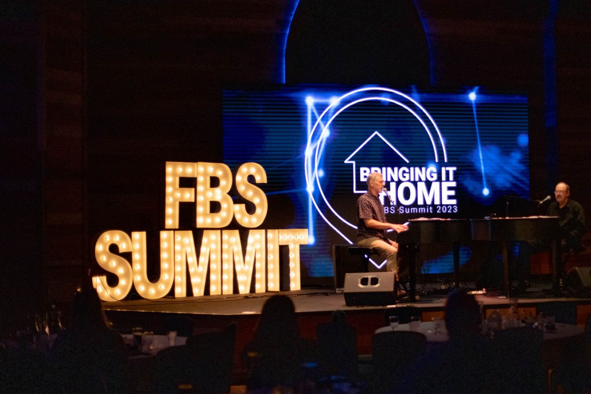 wearefbs's tweet photo. We're not sure it's possible to have more fun than we did this week with our customers at the 2023 FBS Summit! Dueling pianos rocking the stage at the closing party was a highlight for sure 🥳🎶 #fbssummit2023 #flexmls https://t.co/cL7pnL0mNE