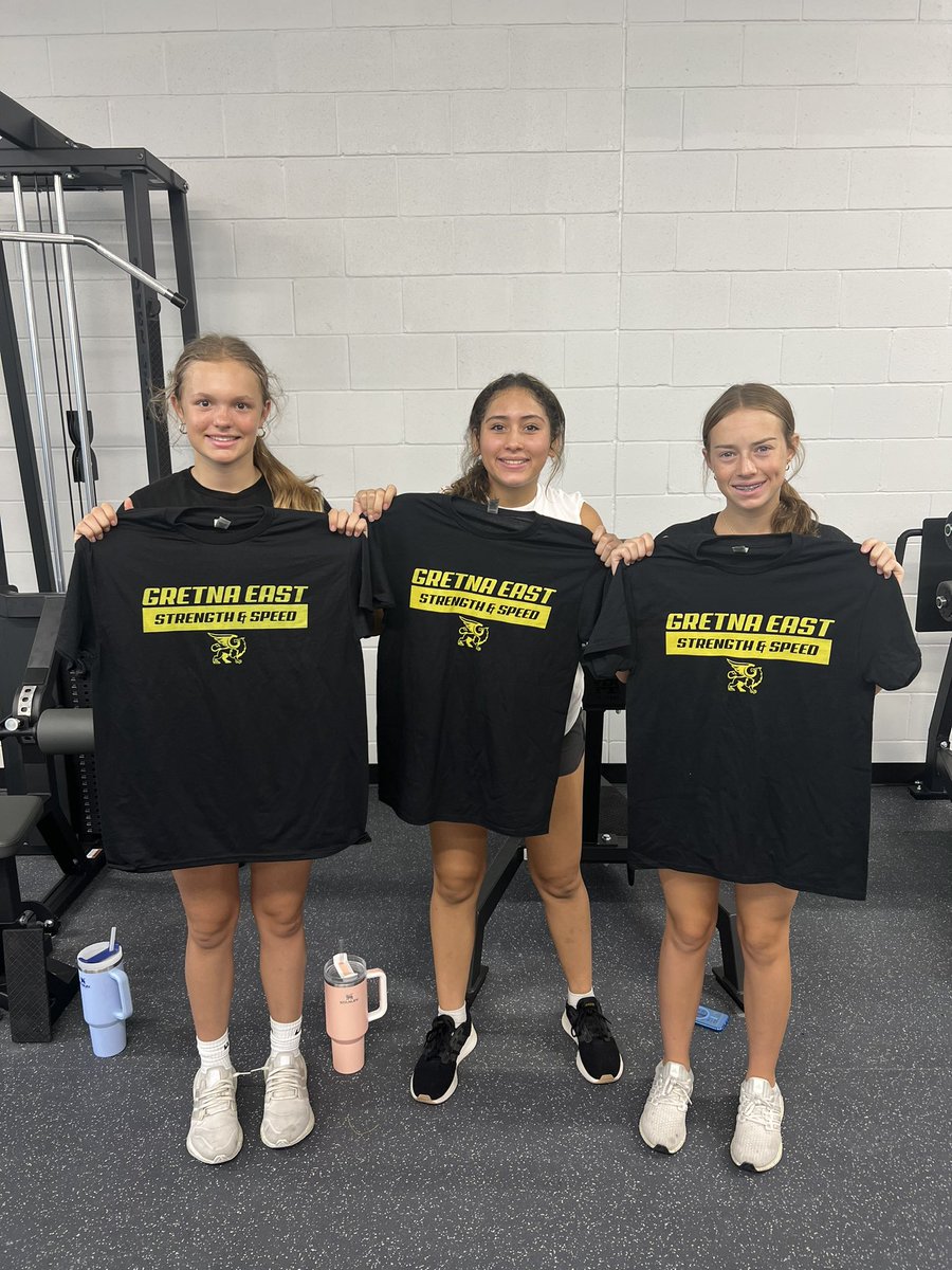 Summer weights✔️ Thank you coach for all of the hard and dedication you put into making our girls stronger this summer! It was a great first summer at the new school💪 A few of our girls won some awards for their hard work this summer🏆🤩
