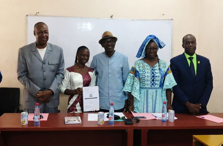 DiteKebe's tweet photo. Aujourd’hui marque mon entrée dans le monde du journalisme professionnel. J'ai défendu mon thème sur les villages d'enfants SOS, précisément le cas de Sanankoroba, résumé en un magazine audio de 28 minutes 25 secondes. Je suis maintenant prête à relever tous les défis. #ESJSC https://t.co/44SzLRJPBK
