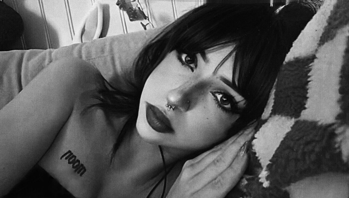 _em0kira's tweet photo. ma confiance en moi est à 0 en ce moment donc je vais pas laisser longtemps https://t.co/STVa9JKt9F