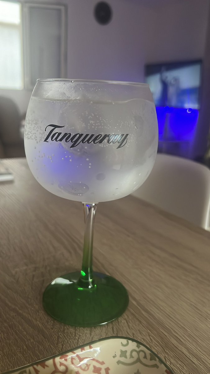 yo_soyJ's tweet photo. Hace calor, da mucha sed; y esa sed hay que quitarla como sea. @TanqueraySpain https://t.co/dGz1faoavV