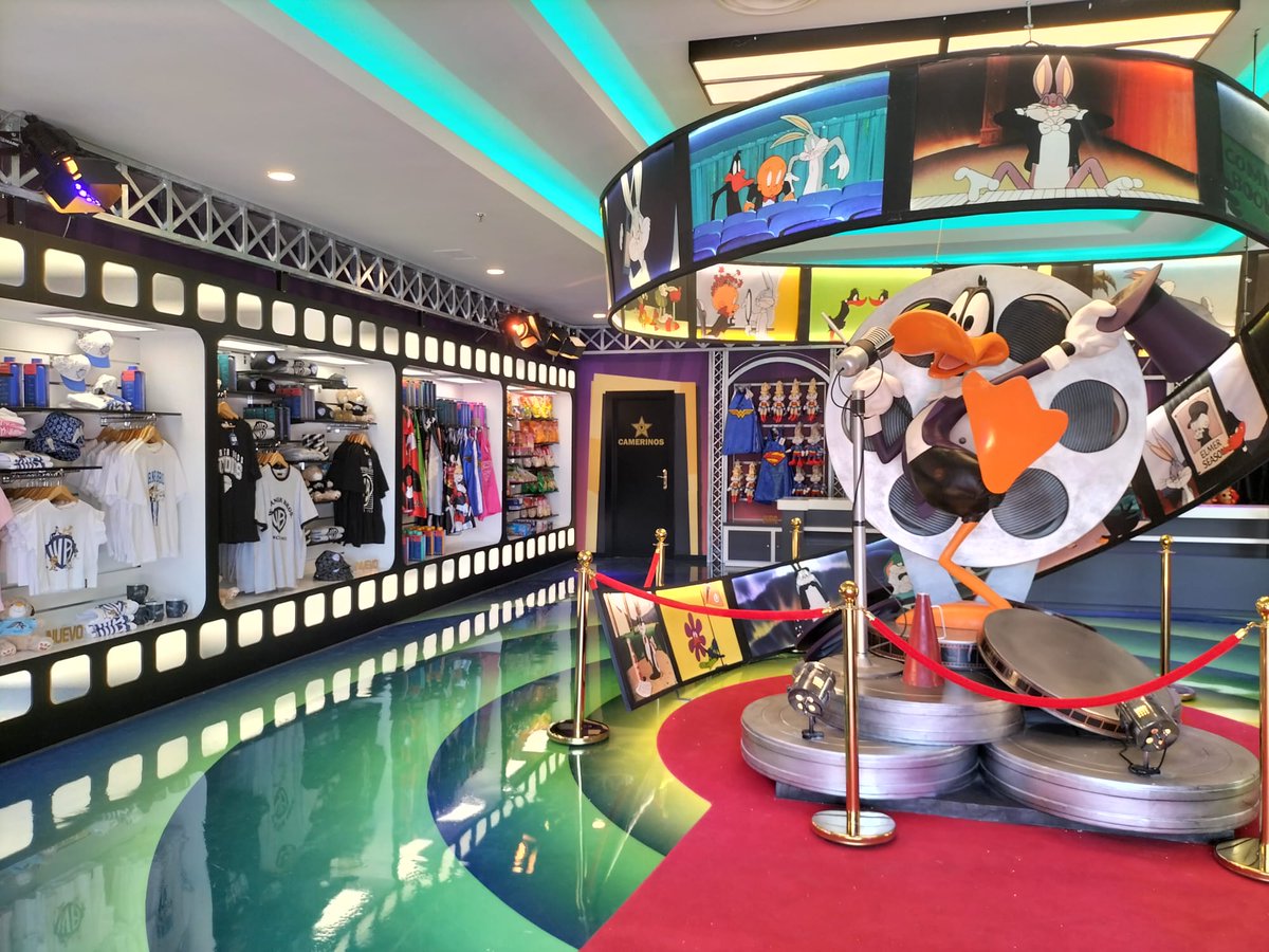 FreakPlanetBlog's tweet photo. La tienda 'Sunset Sweets' ha sido reformada al completo. Aquí estará el servicio de compra de fotos y personalización de recuerdos.
#ParqueWarner

(Mil gracias al Oompa-Loompa corresponsal por las fotos 💜) https://t.co/9bTs7h9Qqj