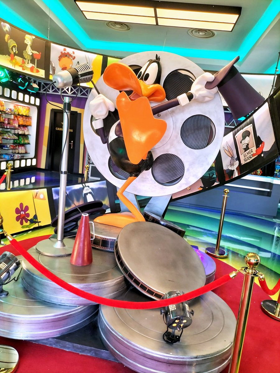 FreakPlanetBlog's tweet photo. La tienda 'Sunset Sweets' ha sido reformada al completo. Aquí estará el servicio de compra de fotos y personalización de recuerdos.
#ParqueWarner

(Mil gracias al Oompa-Loompa corresponsal por las fotos 💜) https://t.co/9bTs7h9Qqj