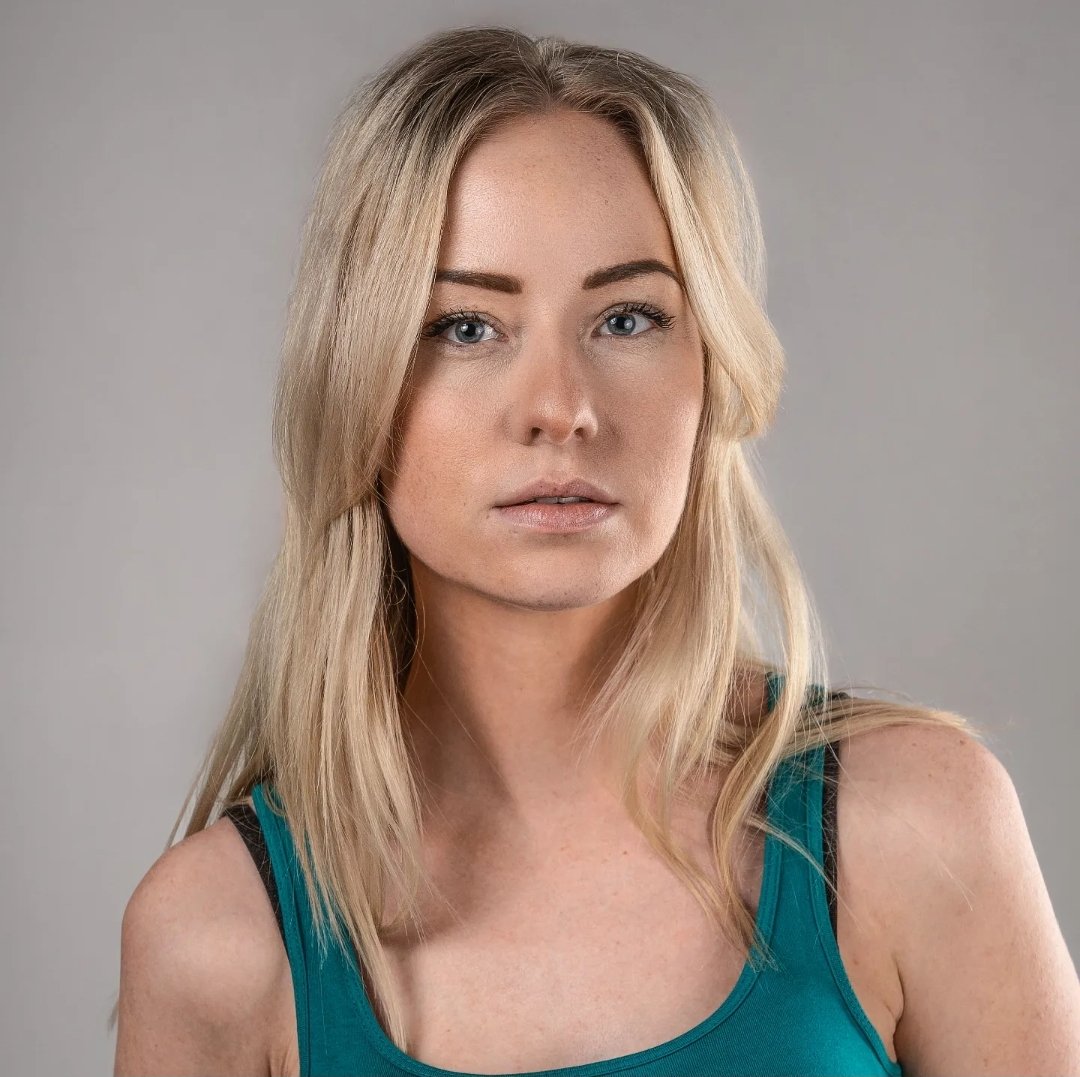 NBangen's tweet photo. New headshots ☺️❤️ #actor #headshot #actorsheadshot #actress https://t.co/DJ4iqQoqoc