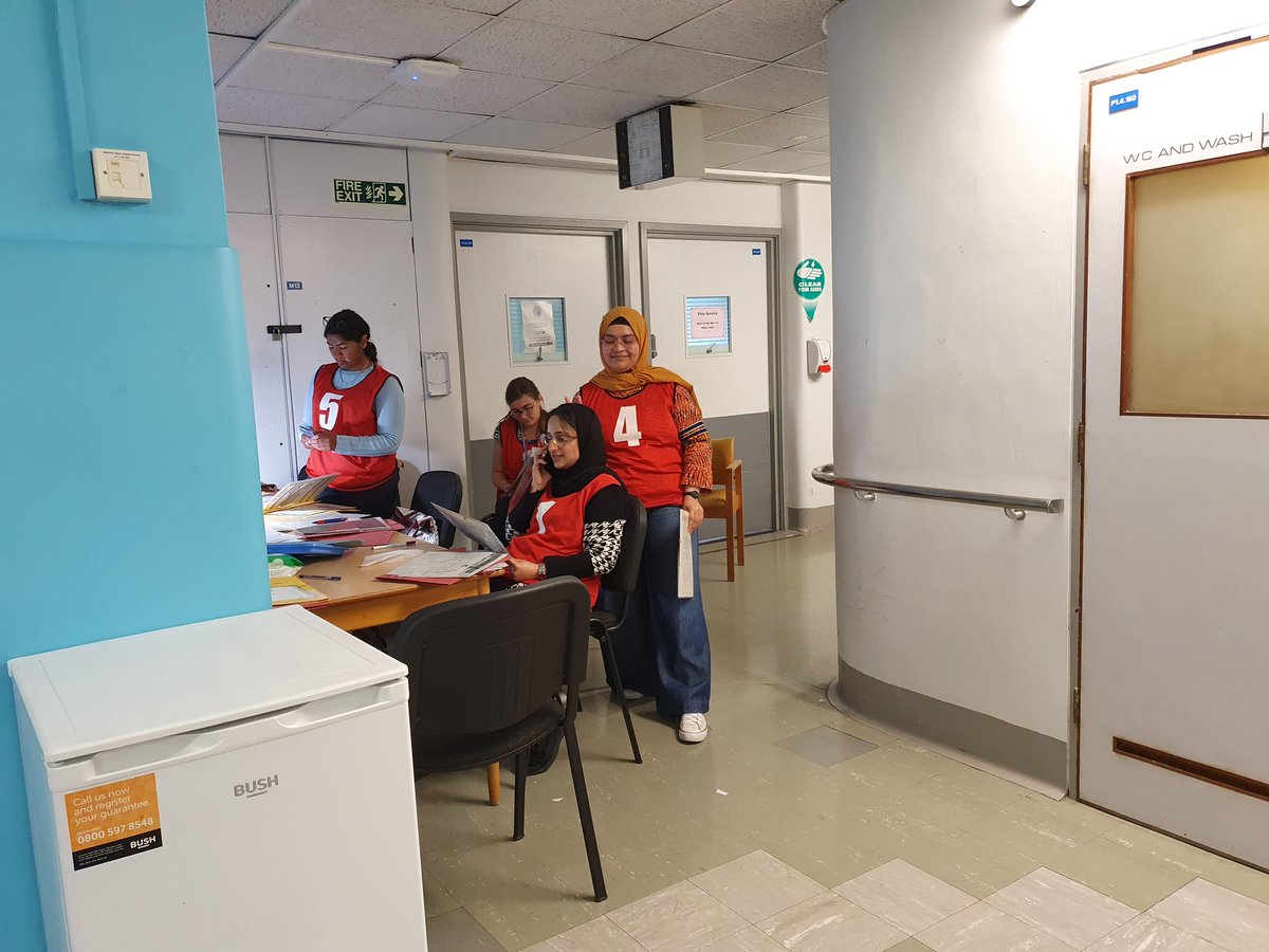 AaronKyle1120's tweet photo. This is how we support our New #JuniorDoctors #DoctorsInduction
I am very proud of our #EducationTeam
@BucksHealthcare
@DrAmirKhanGP @SimBucks_BHT @marotej @joeedmonds87
Sorry Joe, seemed to have missed your team's pic.π https://t.co/dS6qrSFo5l