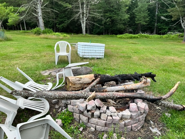 ALoMiller's tweet photo. @Airbnb Since @Airbnb can't acknowledge this scam, I hope I can atleast spare any future renters from this toxic property. No photos of the grill on fire or the mountain of smelly trash, but the rest of these speak for themselves. https://t.co/a7E5lQO6sK https://t.co/LEBzEqTU3O