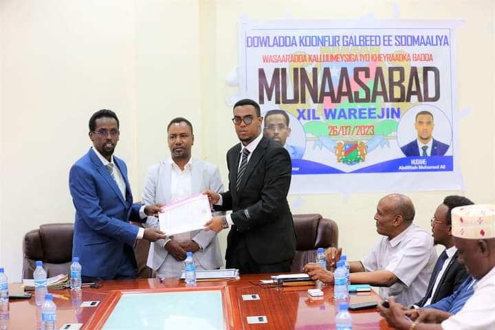 On July 26, 2023, the former Minister of the MFMR-SWSS, Mr. Abdullahi Abdi Omar, handed over the office of the Ministry to the new Minister of the Ministry, Mr. Abdifatah Mohamed Ali.
A brief event was held in Baidoa.
