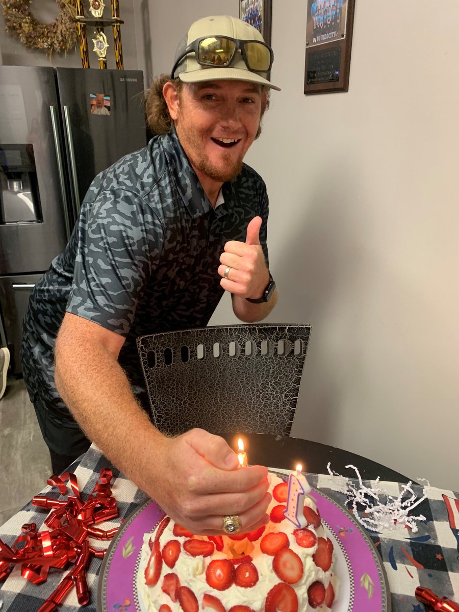 hannareporting's tweet photo. 🎉Happy Birthday Jr.!!!🎉
We hope you have the Best Birthday Ever!!!🍹🍰 The Hanna Team is so Grateful for all that you do for the Team!! Jr. is covering the candles so we don't know how young he is!!😆#HappyBirtnday🎂 #CheersToMore🍻 #CalendarTeam #HannaTeam #CourtReporting https://t.co/YfHaZZ1Vut