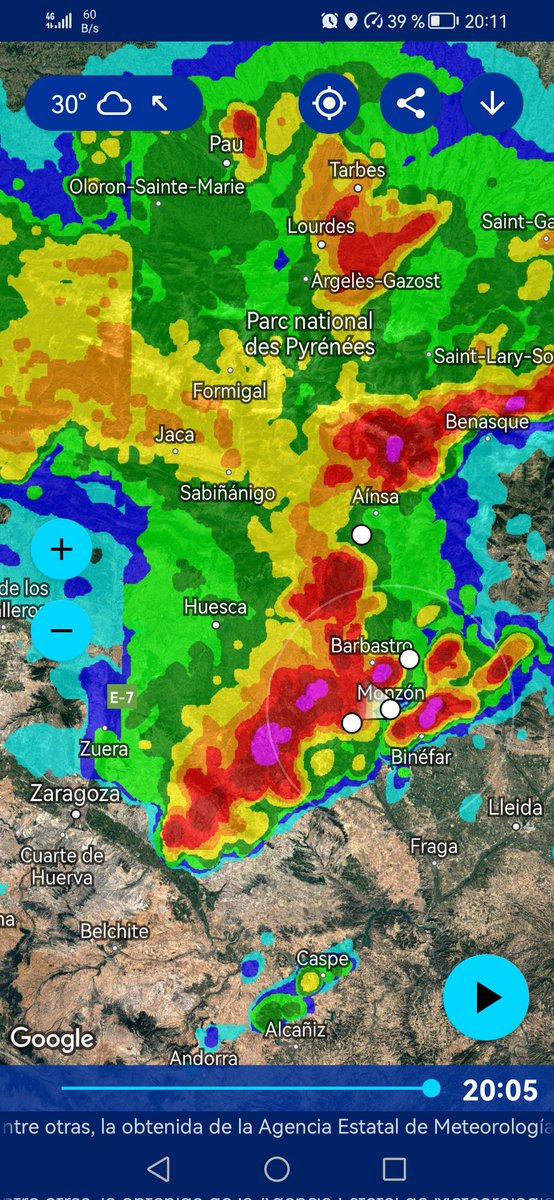 Monzoncete's tweet photo. Posible #supercelula barriendo con un tren de tormentas toda la provincia de Huesca. Entrando por Terreu, video de Saul Solans @AEMET_Aragon @eltiempo_atv @silvialaplana_tve https://t.co/fRXEXIBPYm
